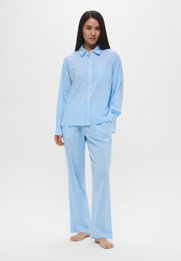 MP002XW1FW0F_27067149_1_v2_2x